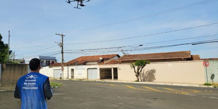 Araxá recebe nova etapa de sobrevoos por drones no combate à dengue