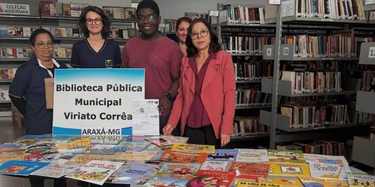 Biblioteca Pública Municipal recebe novos livros do Programa Nacional do Livro Didático (PNLD+)
