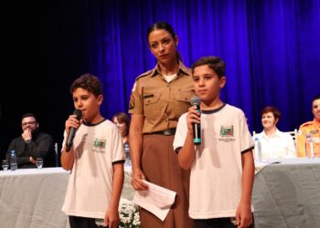 Mais de 300 alunos da rede municipal participam da formatura do PROERD em Araxá