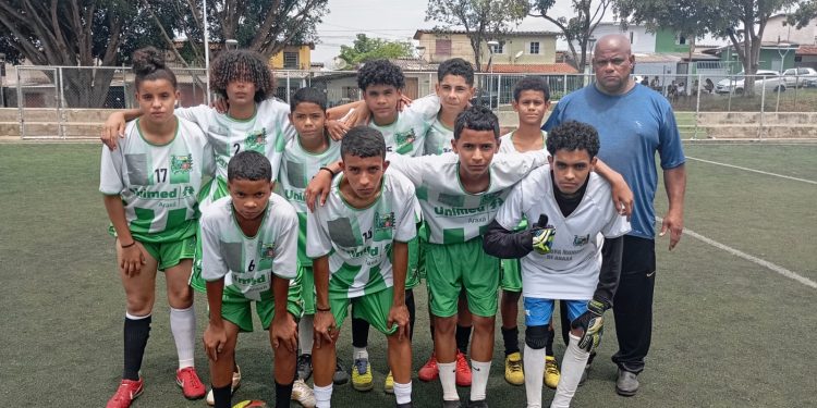 Manhã Esportiva movimenta Praça da Juventude e reúne escolinhas de futebol de Araxá