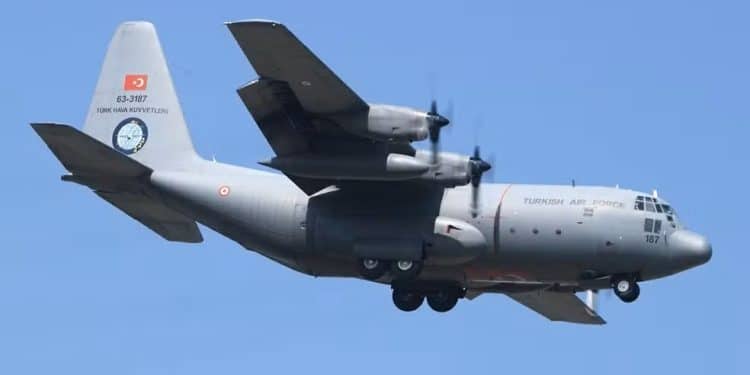 Avião militar de carga da Turquia com 20 ocupantes cai na Geórgia