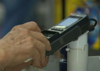 Com taxa Selic elevada, juro bancário tem novo aumento em novembro e atinge maior patamar em 8 anos