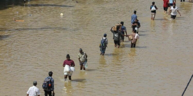 Mortes por inundações na Ásia passam de 1.100; Sri Lanka e Indonésia mobilizam Exército e pedem socorro internacional