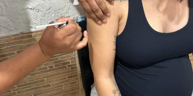 Araxá inicia vacinação contra a bronquiolite para gestantes a partir de 28 semanas