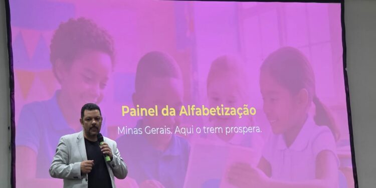 Secretaria de Educação de Araxá participa de ciclo formativo do Pacto Mineiro pela Alfabetização