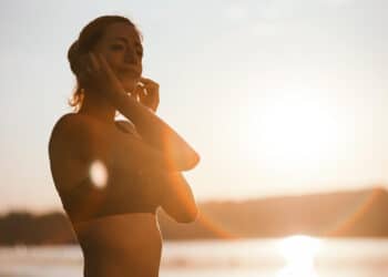 Verão exige atenção redobrada com a pele, alerta dermatologista da Unimed Araxá