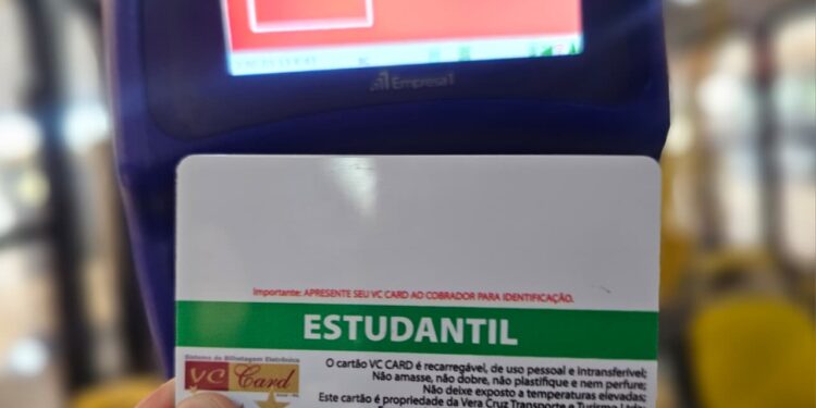 Araxá inicia recadastramento do cartão estudantil do transporte coletivo próxima segunda (26)