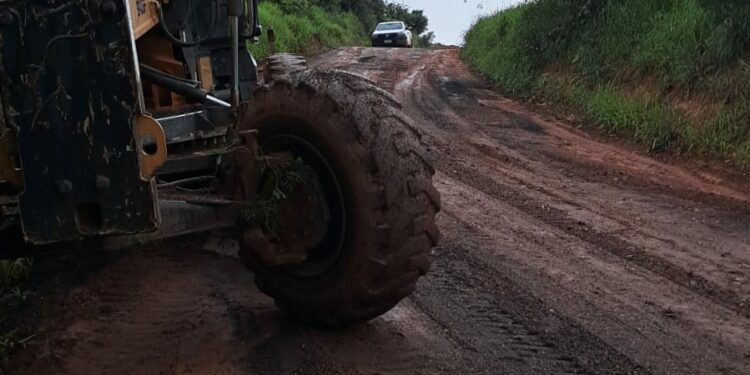 Prefeitura de Araxá mantém recuperação de estradas rurais durante o período chuvoso