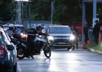 Após cirurgias, Bolsonaro recebe alta e volta à prisão 8 dias depois.