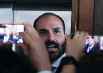 PF determina retorno imediato de Eduardo Bolsonaro a cargo de policial federal no Rio