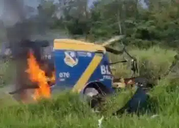 Criminosos fortemente armados explodem carro-forte no interior de SP