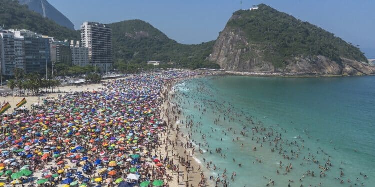 Alerta de ressaca: Rio pode ter ondas até 3 metros no fim de semana