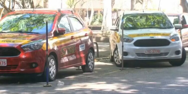 Fim da baliza e carro automático liberado: entenda as mudanças do Detran de SP no teste de prova prática para tirar CNH