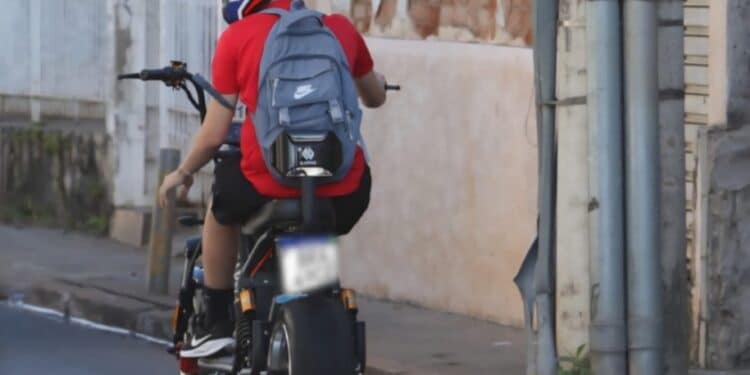 Prefeitura de Araxá reforça exigência da CNH e novas regras para circulação de motos elétricas