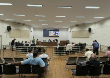 Projeto de reajuste salarial de servidores e aumento no vale-alimentação é aprovado; aposentados e pensionistas também terão auxílio ampliado