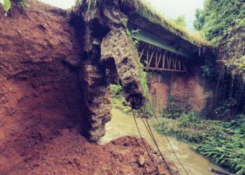 Ponte sobre o Córrego Pirapitinga é interditada após danos causados pela chuva