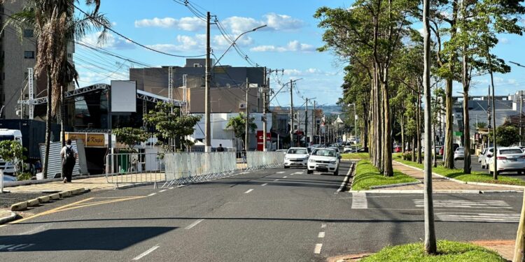 Secretaria de Segurança Pública realiza interdições no trânsito durante o CarnAraxá 2026