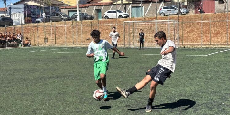 Prefeitura de Araxá abre inscrições para escolinha de futebol para crianças e adolescentes no Boa Vista