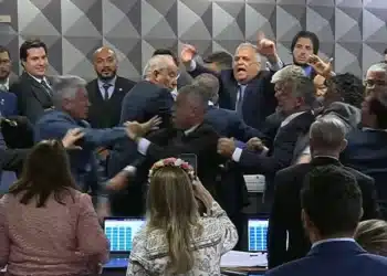 CPMI do INSS aprova quebra de sigilo bancário de filho de Lula; sessão é marcada por confusão