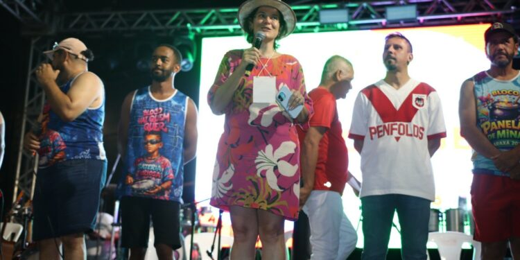 CarnAraxá 2026 reúne mais de 20 mil pessoas em quatro dias de festa