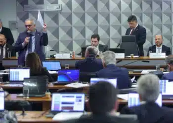 Após desistência de Vorcaro, CPMI escala esposa de assessor da Conafer