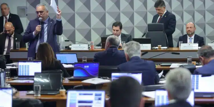 Após desistência de Vorcaro, CPMI escala esposa de assessor da Conafer