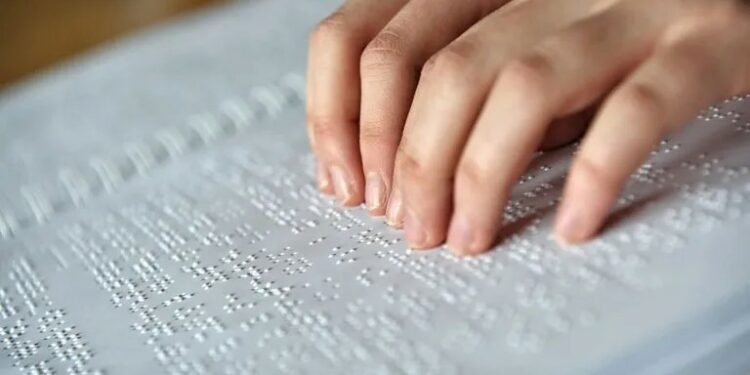 GOVERNO LULA DEIXA ESTUDANTES COM DEFICIÊNCIA VISUAL SEM LIVROS