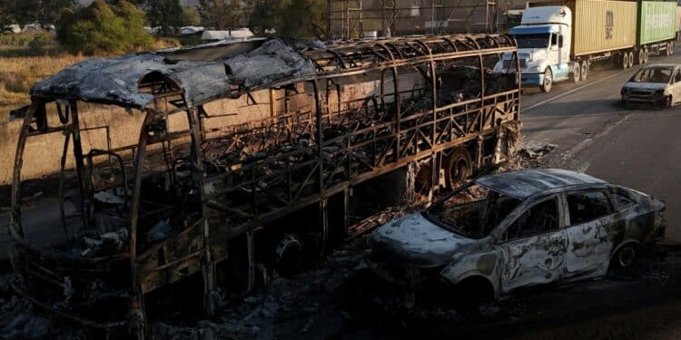 México tem aulas suspensas e ondas de saque após morte do narcotraficante “El Mencho”