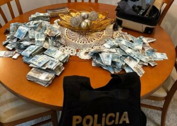 Dinheiro é jogado pela janela durante operação que investiga Rioprevidência e Banco Master