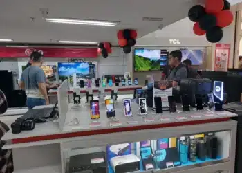 Governo espera arrecadar R$ 14 bilhões neste ano com alta na tarifa de importação de mais de mil produtos; celulares foram taxados