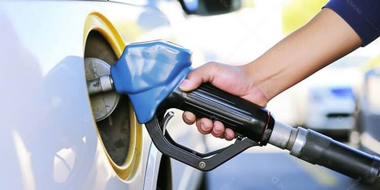 Gasolina mais cara e inflação: entenda os impactos da guerra no bolso do brasileiro