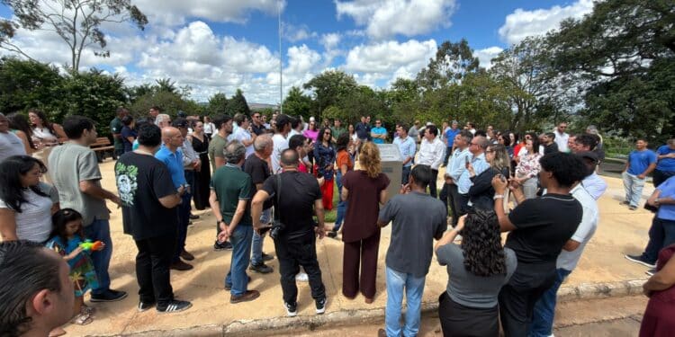 Parceria entre Prefeitura e iniciativa privada inaugura nova praça no setor oeste de Araxá
