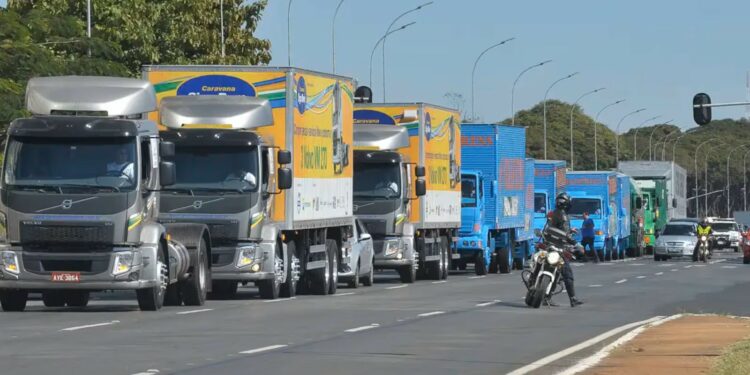 Caminhoneiros preparam greve nacional para os ‘próximos dias’ em meio à alta do diesel