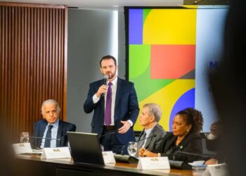 Ministro da Fazenda quer acabar com formato atual de declaração do IR; trabalhadores precisariam apenas validar informações