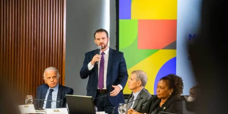 Ministro da Fazenda quer acabar com formato atual de declaração do IR; trabalhadores precisariam apenas validar informações