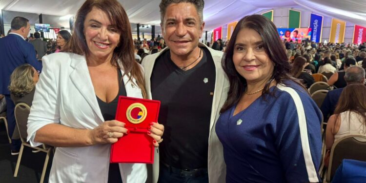 Araxá recebe Selo Ouro em alfabetização pelo segundo ano consecutivo em cerimônia em Brasília