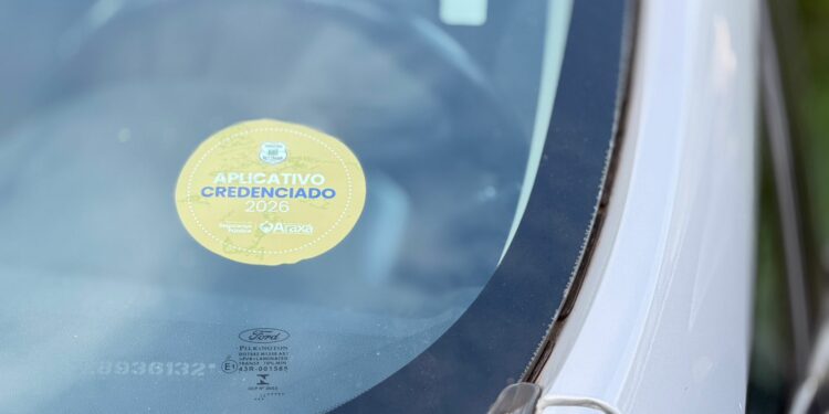 Passageiros devem verificar selo em veículos de aplicativo em Araxá