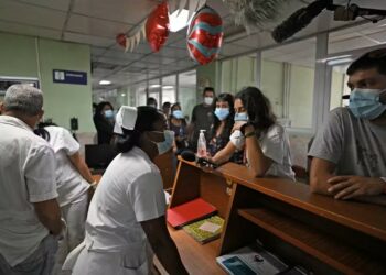 Crise em Cuba faz médicos escolherem quais crianças recebem atendimento em hospital