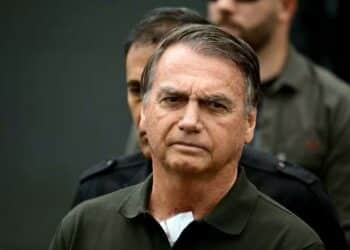 Bolsonaro recebe alta da UTI e é transferido para quarto