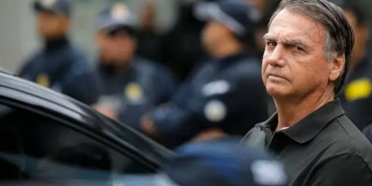 Bolsonaro está na UTI com broncopneumonia, diz boletim médico