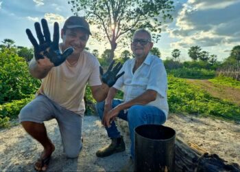 ‘Nunca foi nossa intenção achar petróleo’, diz filho de agricultor que encontrou líquido preto ao perfurar poço artesiano