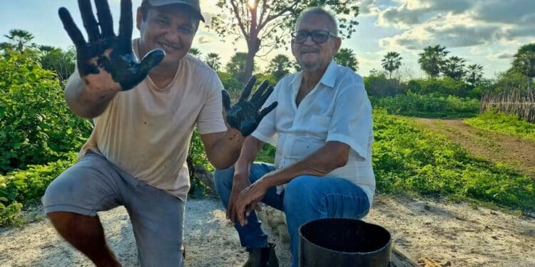 ‘Nunca foi nossa intenção achar petróleo’, diz filho de agricultor que encontrou líquido preto ao perfurar poço artesiano