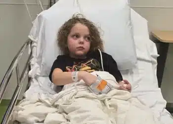 Médicos tentam desvendar caso de menina de 6 anos que está encolhendo