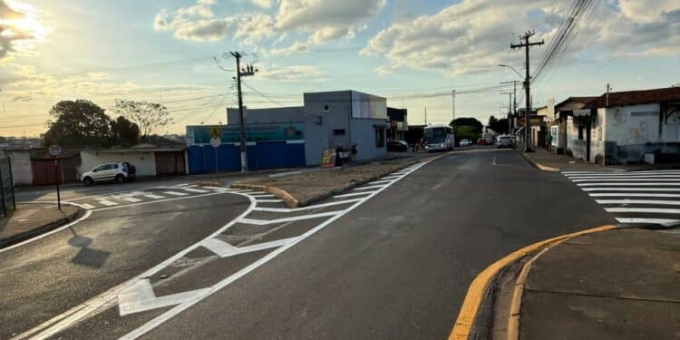 Prefeitura inicia recuperação de mais de 20 mil metros de sinalização viária em Araxá