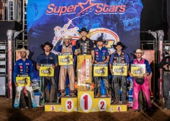 Vinícius Arcanjo é o grande campeão do rodeio do Araxá Rodeio Show