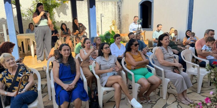 Museu Dona Beja recebe vestido usado por Grazi Massafera em novela da HBO