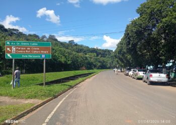 Obra na rede de drenagem altera trânsito na Avenida Dâmaso Drummond