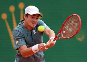João Fonseca dá trabalho, mas perde para Zverev e dá adeus ao Masters de Monte Carlo