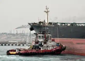 Irã oferece acordo para reabrir Ormuz que inclui adiar debate nuclear