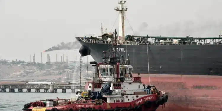 Irã oferece acordo para reabrir Ormuz que inclui adiar debate nuclear